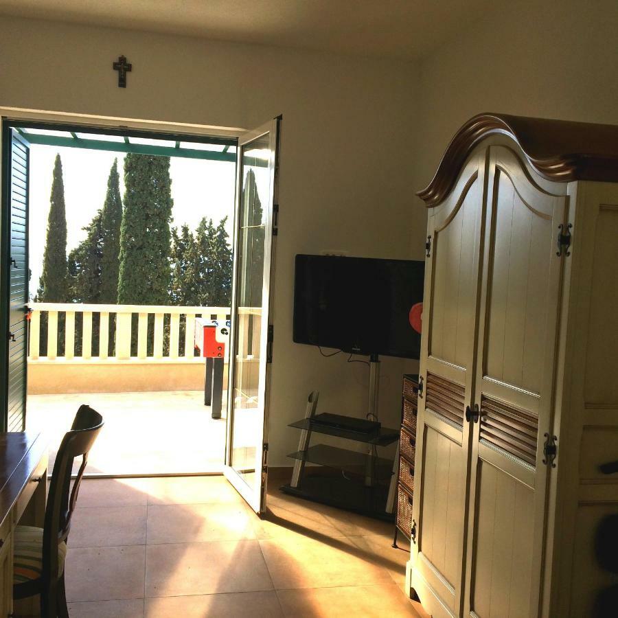 Villa Ursa Minor à Sumartin Extérieur photo